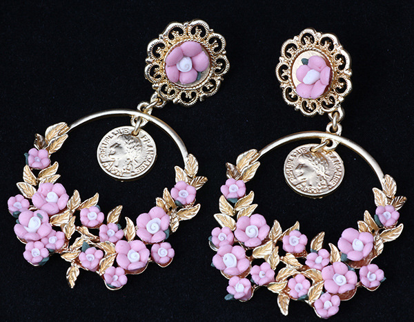 بيع المجوهرات الساخنة التقليد أوروبا والولايات المتحدة الامريكيه الرياح الرعوية الفاخرة المياه الفخار الناعم قطرات الأقراط المسكوكات الجمال رئيس الزهور الرجعية أقراط