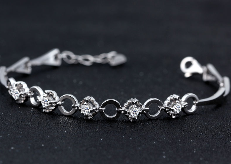 Professional Supplier 18K White Gold Diamonds 4C Bracelet Bangle for Woman