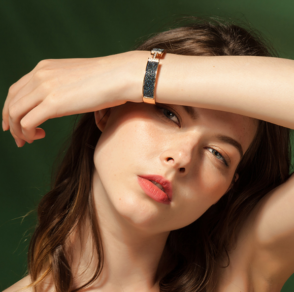 Professional vintage sapphire color zinc alloy bracelet manufacturer in China