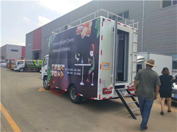 Customized 4x2 Diesel China moible fast food truck price body superstructure stainless steel for selling snacks