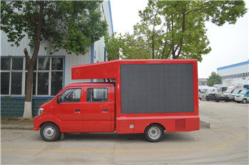 Sinotruck brand small ourdoor advertising screen truck for sale