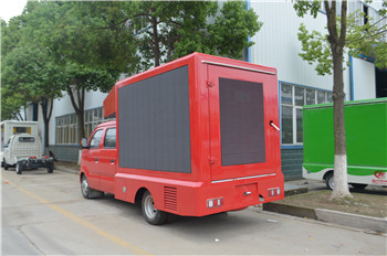 Sinotruck brand small ourdoor advertising screen truck for sale