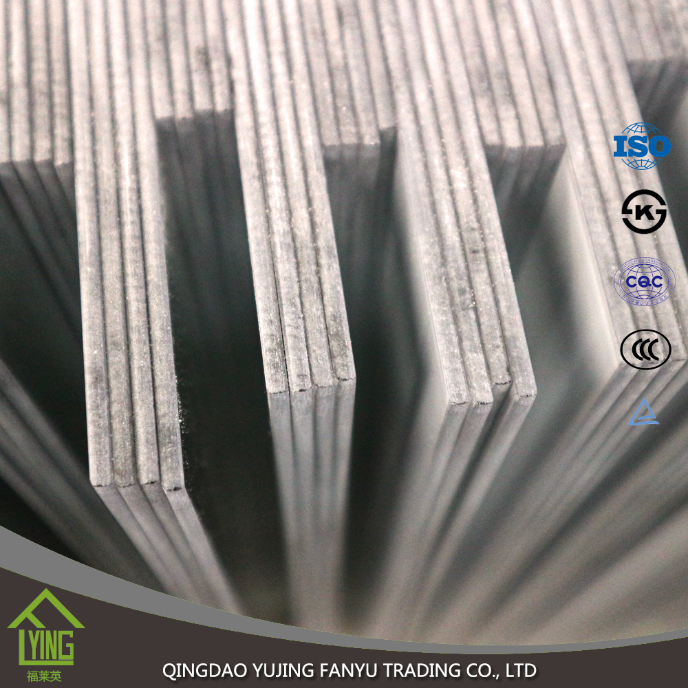 4 毫米大致打磨平钢化玻璃作进一步处理