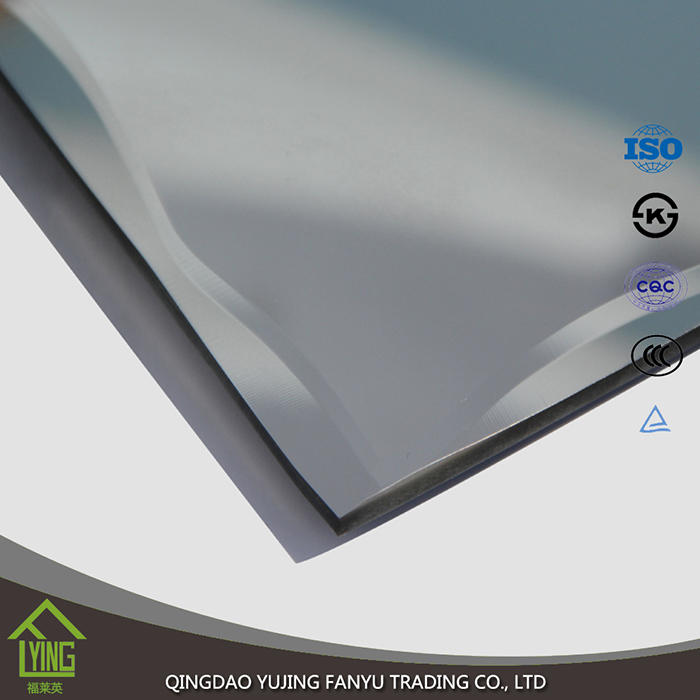 espejo del cuarto de baño con el pulimento biseló el diseño del espejo de pared del borde