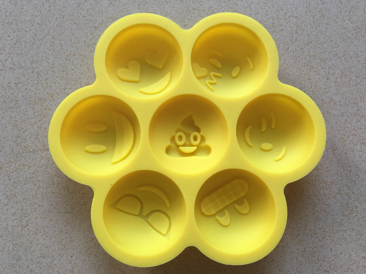 100% FDA Food Grade BPA Free Nonstick Silicone Emoji Cake Mold, Smiley Silicone Baking Pan