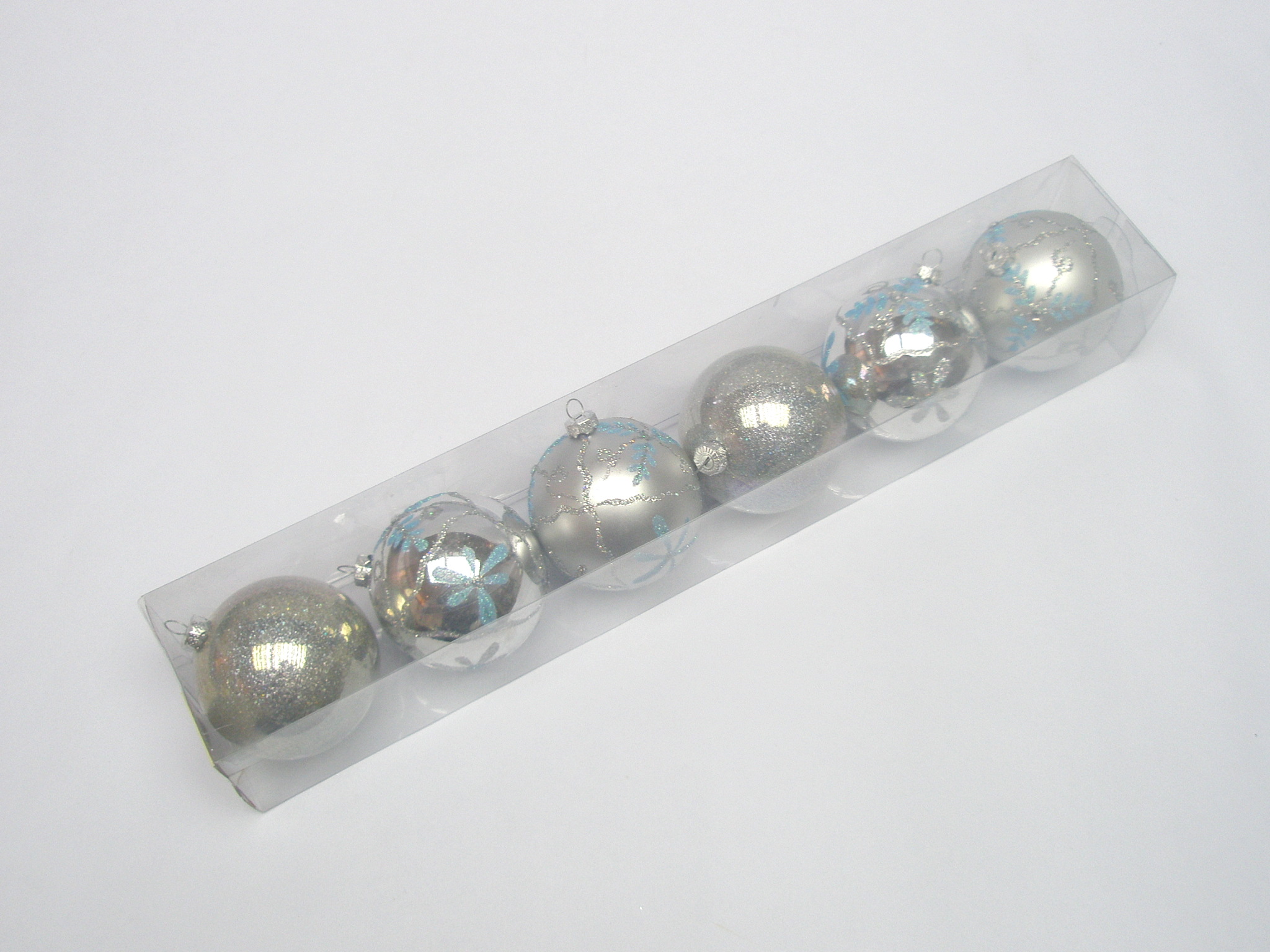 優れた品質のクリスマスボールの装飾をぶら下げ