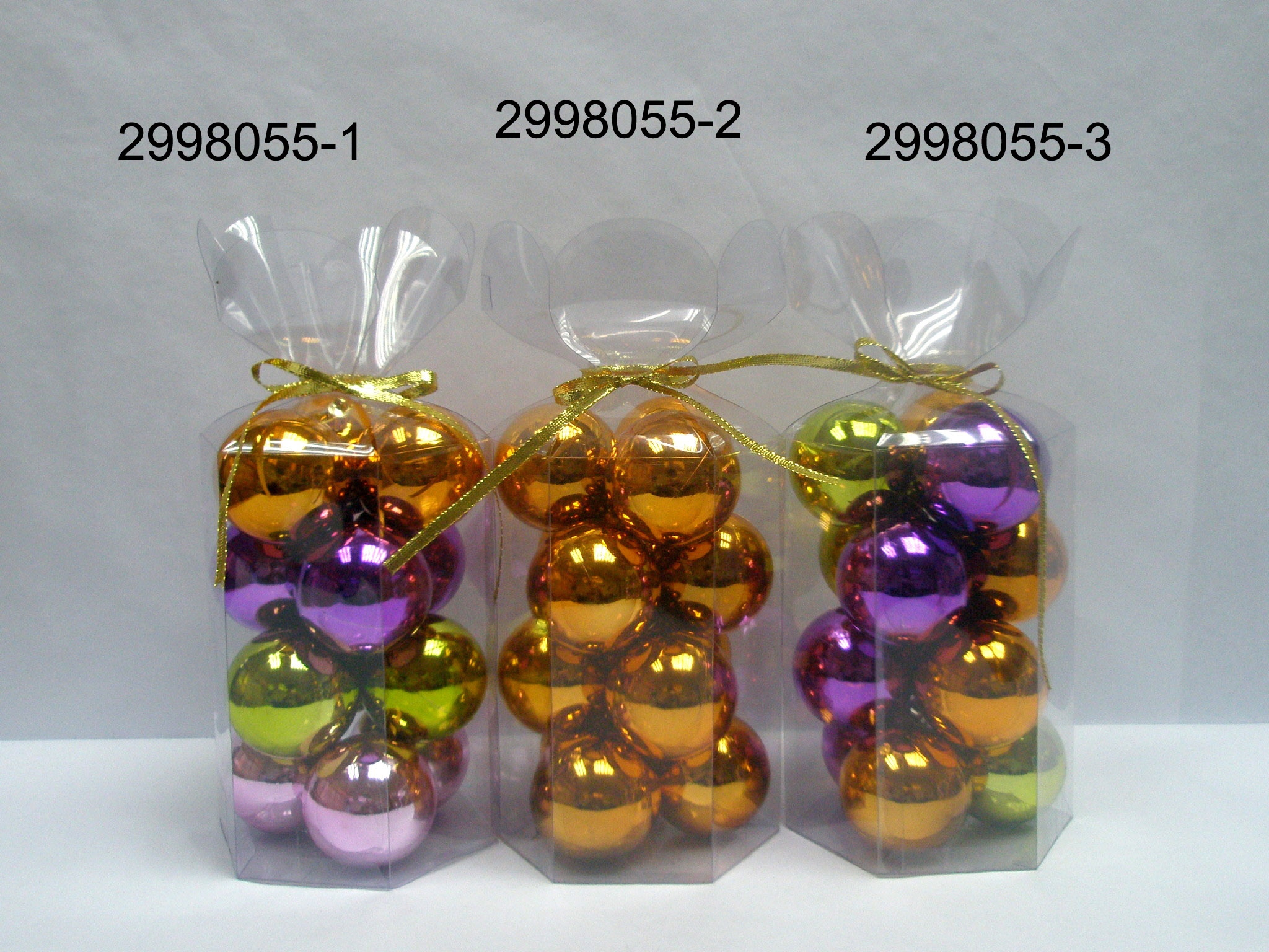 من المألوف الكرة "معلقة زينة عيد الميلاد"