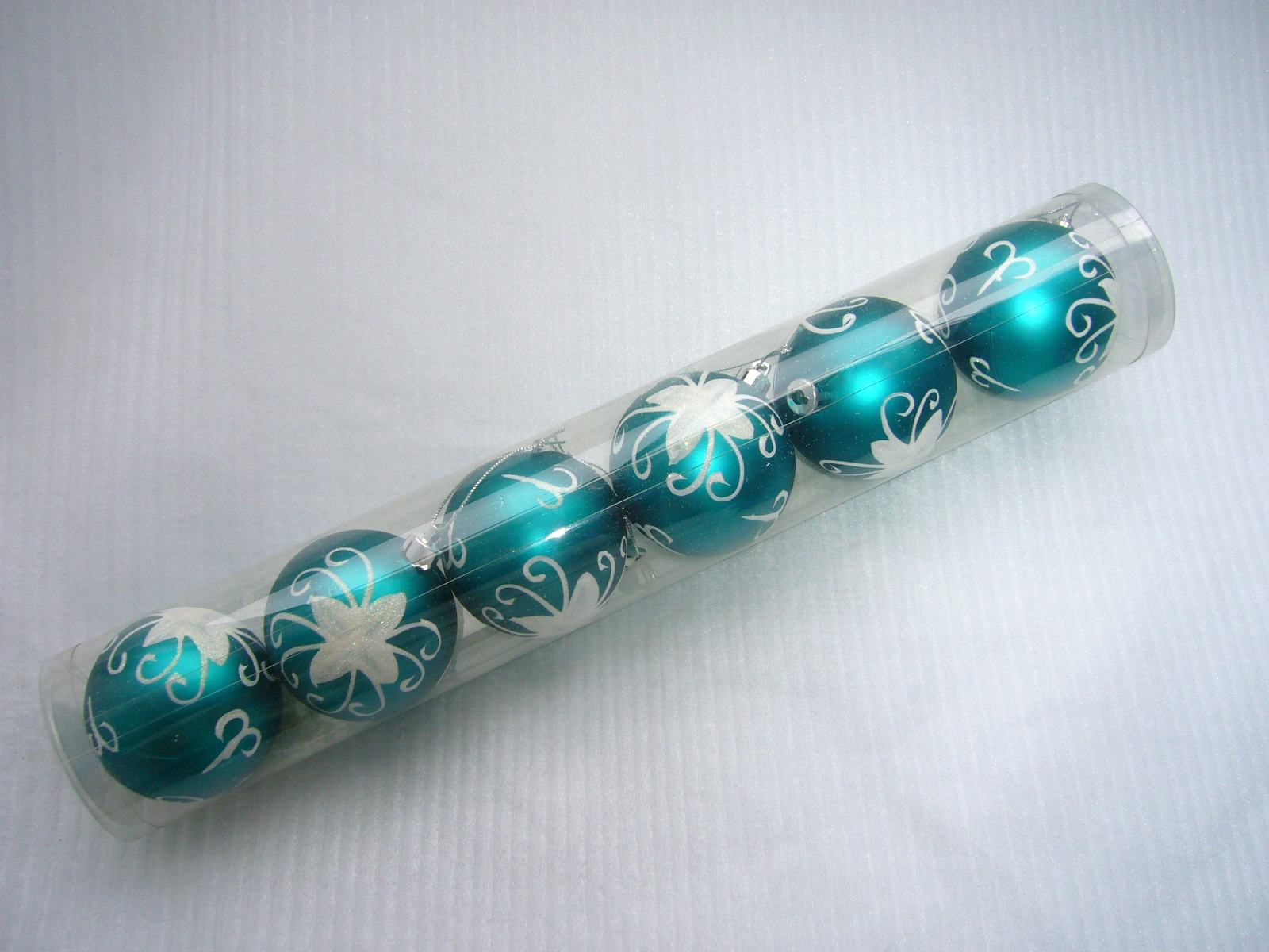 Esfera delicada multicolor do Natal do cetim