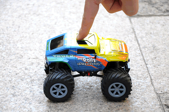 1/24 LCD transmitter 2.4G 4WD mini high speed rc car REC622112