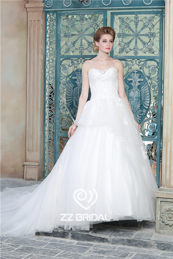 Fancy merletto in rilievo scollo a cuore appliqued treno della cappella abito da sposa fabbrica