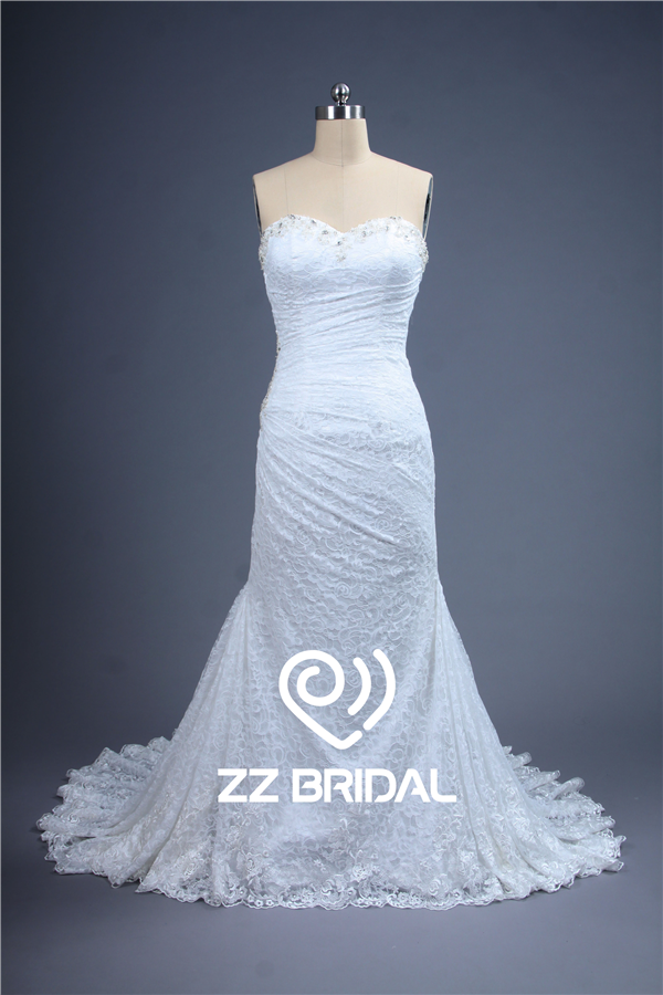 Dobrej jakości koralikami dekolt sukni rozwiewał kochanie syrenka ślub z pociągiem