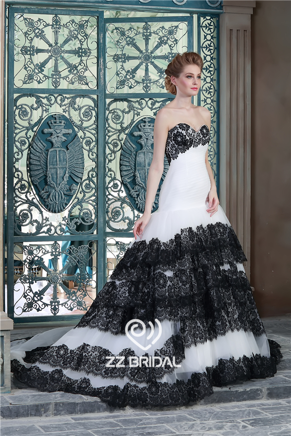 Alta de encaje negro por encargo appliqued escote con volantes de la boda vestido de novia sirena fabricante capas