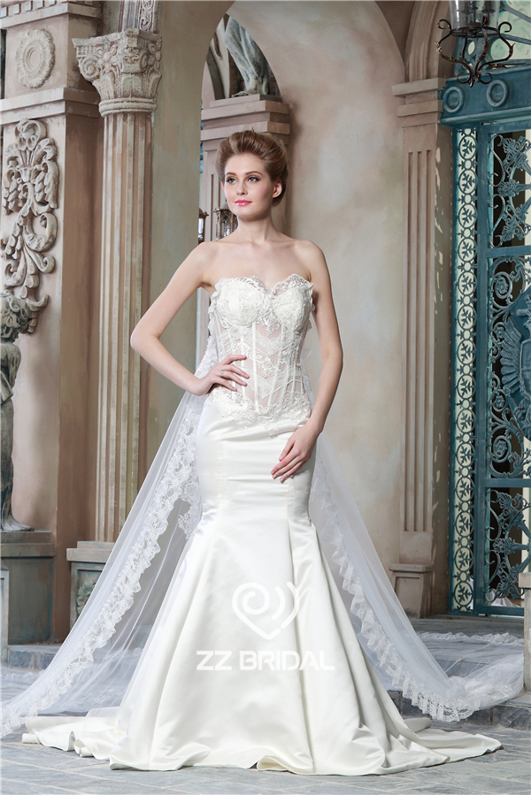 Zobacz dekolt ukochaną przez gorset sukni ślubnej z długo syrenka szal koronki