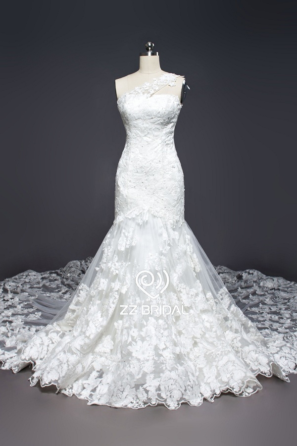 Opgestikte ZZ Bruidsmode 2017 een schouder kant zeemeermin trouwjurk