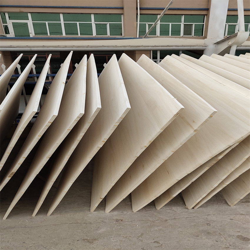 China China Paulownia Rand klebrierte Panels für Särge mit geblachem Farbfabrik Hersteller