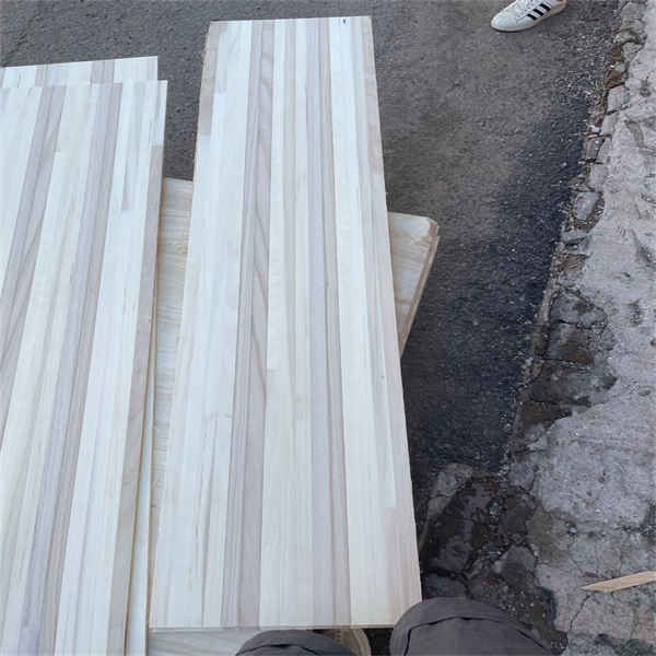 poplar with paulownia snowboard wood cores