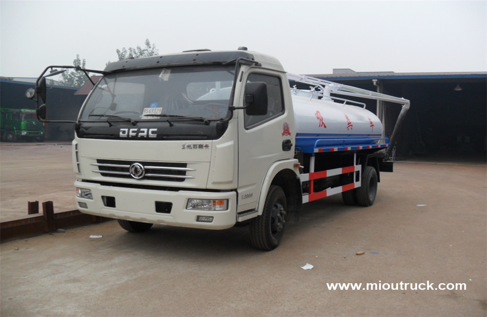 Chine célèbre marque Dongfeng 4x2 eaux usées aspiration camion camion d'aspiration fécale