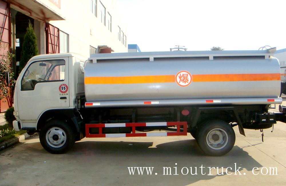 Dongfeng 110HP 4 * 2 Conduire un véhicule de transport de type essence