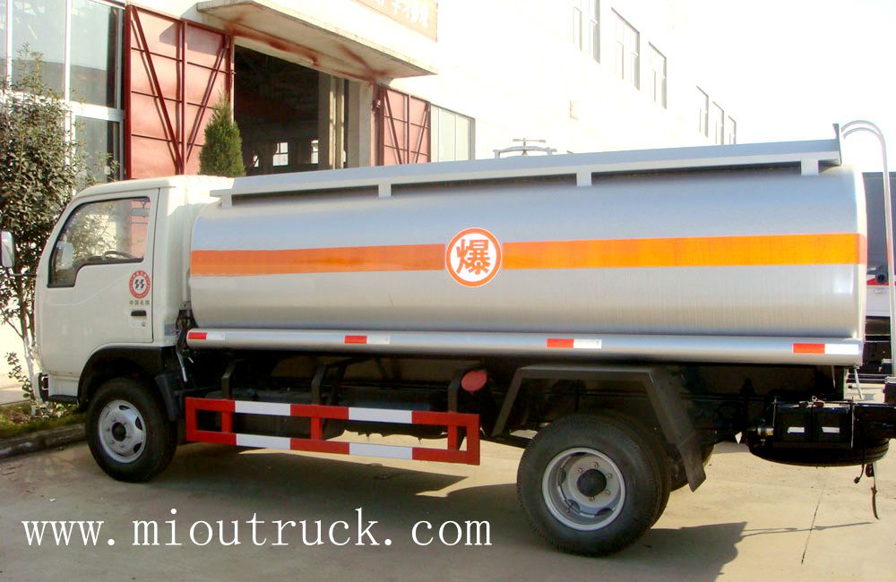 东风110马力 4×2驱动类型汽油运输车