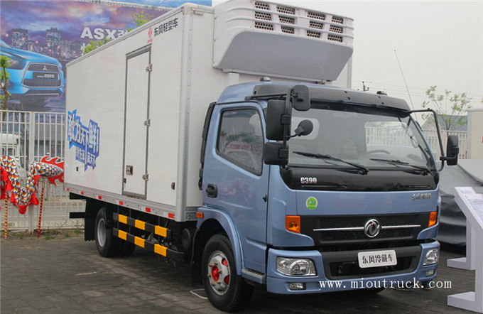 Dongfeng 115 hp 4X2 refrigerated cold room van truck