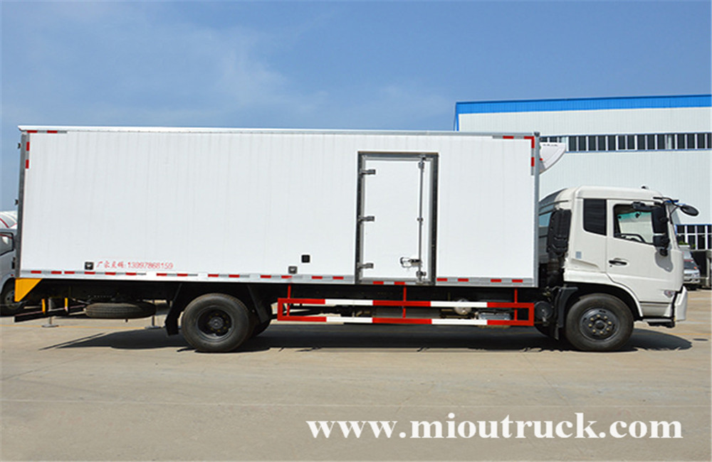 Dongfeng 4X2 32m³ Refrigerator Truck