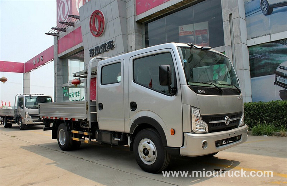 Dongfeng 4x2 drive wheel EURO 4 130hp 96KW diesel engine Max double cab 1.5T light truck