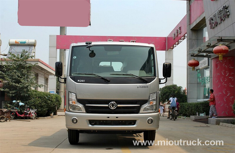 东风 4 × 2 驱动轮欧元 4 130 马力 96KW 柴油机最大双驾驶室轻型卡车
