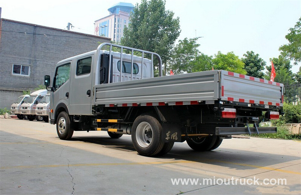 东风 4 × 2 驱动轮欧元 4 130 马力 96KW 柴油机最大双驾驶室轻型卡车