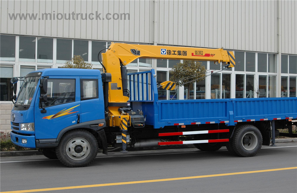 Dongfeng 6.3T XCMG SQ6.3SK2Q crane lorry