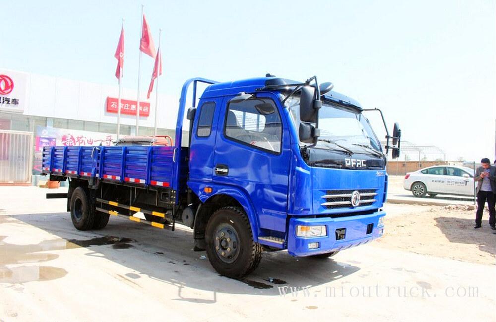 Dongfeng Duolika D7 150hp camion léger 4,8M
