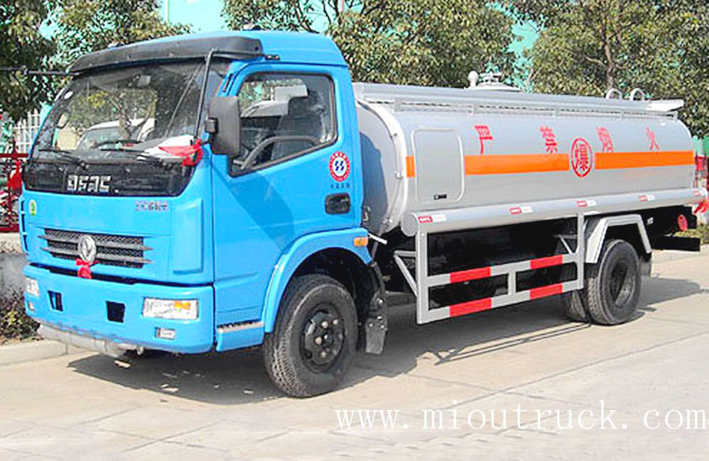 Dongfeng Duolika EQ5070GJYG 140HP 4*2 refuling tanker truck
