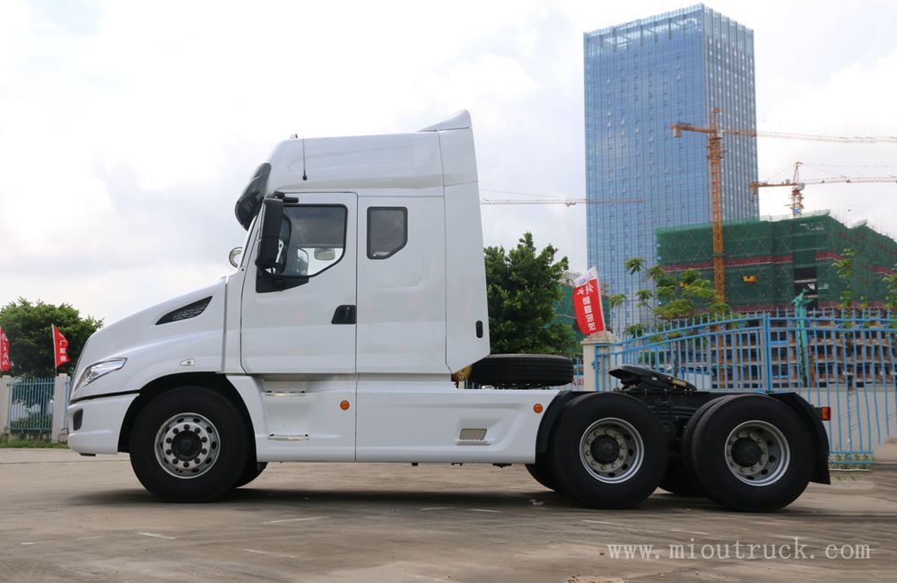 Dongfeng Chenglong T7 6 * 4 430hp 10wheelers Camion Tracteur LZ4251T7DA