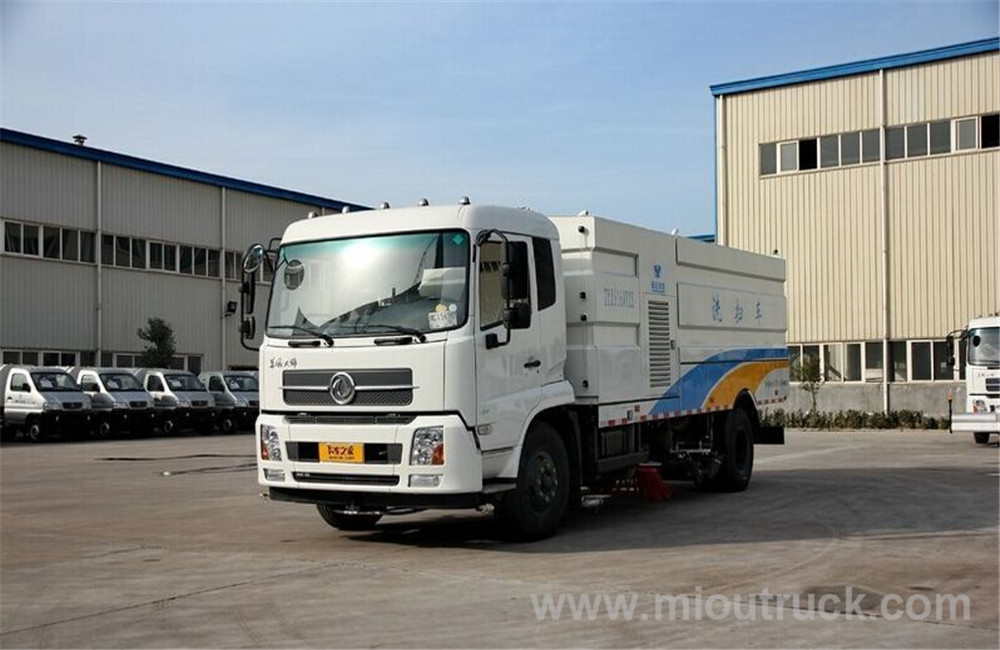 Low price with good performance Dongfeng brand GW 12495kg road sweeping vehicle with wash function