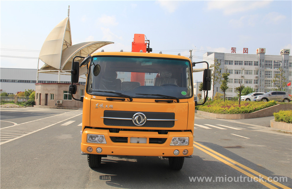 The four lorry-mounted crane 5-8 tons EQ5141JSQZM type crane truck