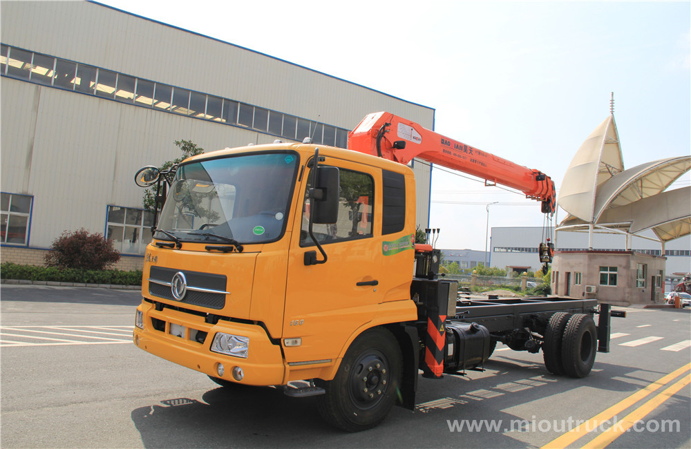 The four lorry-mounted crane 5-8 tons EQ5141JSQZM type crane truck