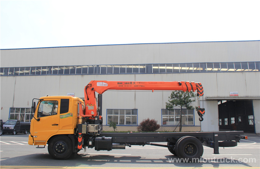 The four lorry-mounted crane 5-8 tons EQ5141JSQZM type crane truck