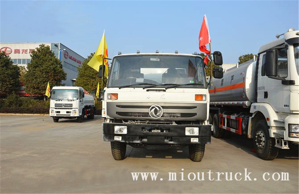 Dongfeng 4 x 2 10 m³ camion d’aspiration d’eaux d’égout à vendre
