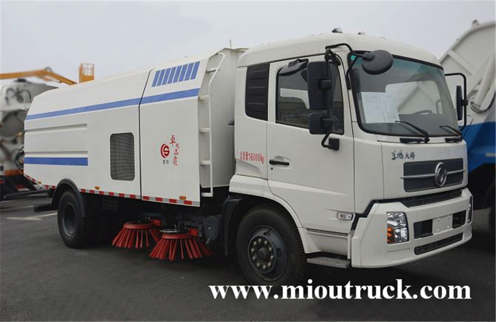 Dongfeng 4 x 2 6 ton appréciation camion de balayeuse de rue de poids 7 m³