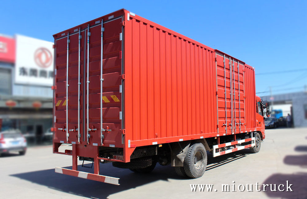 东风天锦 160hp 4 * 2 7 米 6 吨排半厢式运输车