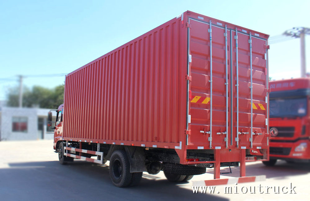 东风天锦 160hp 4 * 2 7 米 6 吨排半厢式运输车