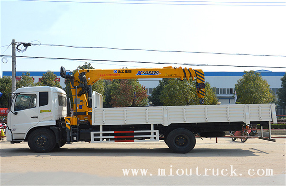 Dongfeng tianjin 4 x 2 8000kg de levage de grue de camion de poids pour la vente