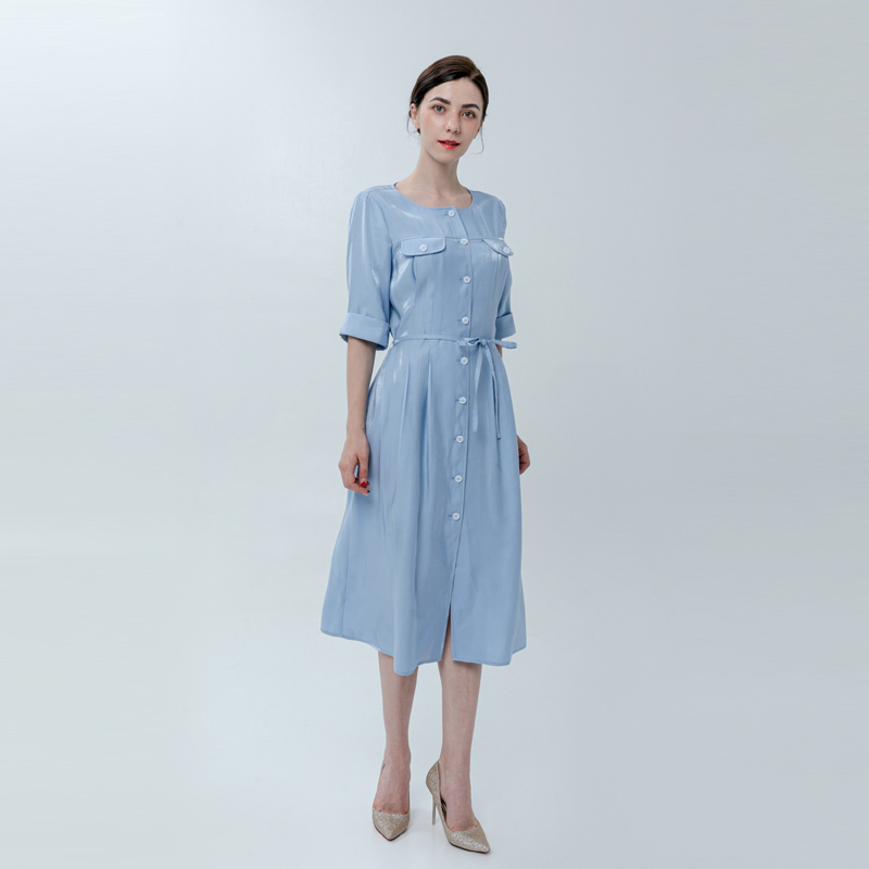 벨트가 달린 숙녀 미디 쉰 드레스