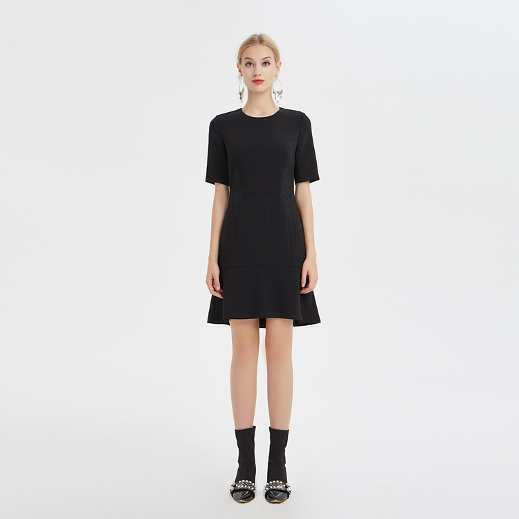 Mince petite robe noire avec manches 3/4 Chine fabricant