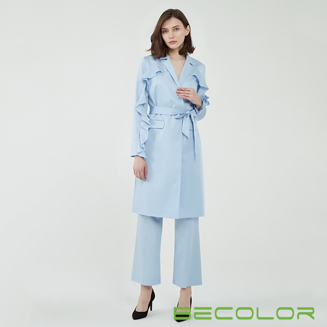 Pantaloni dritti a vita media. Produttore cinese