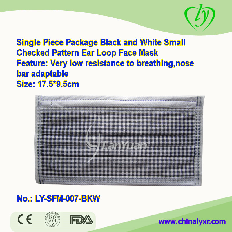 Single-Piece Package Black and White Small Checked Pattern Face Mask