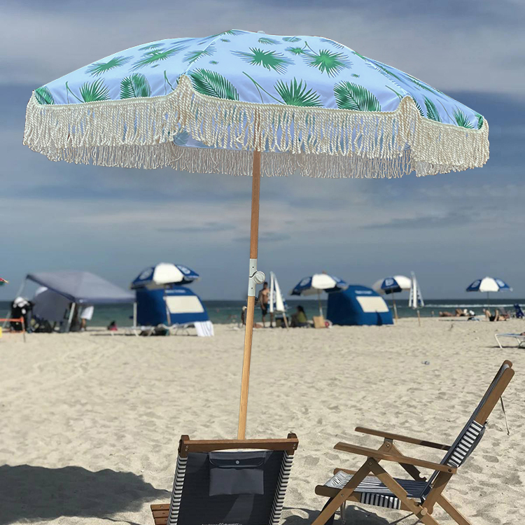 2022 New Arrival Customized Design Beach Wooden Umbrella with Tassel Beach Umbrella with Mat Sets