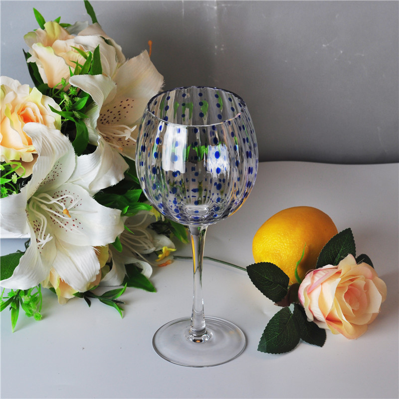 630ml boca clara soprado copo de Martini com ponto azul