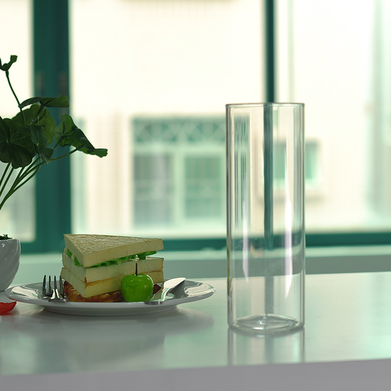 Borosilicate spindly glass tumbler