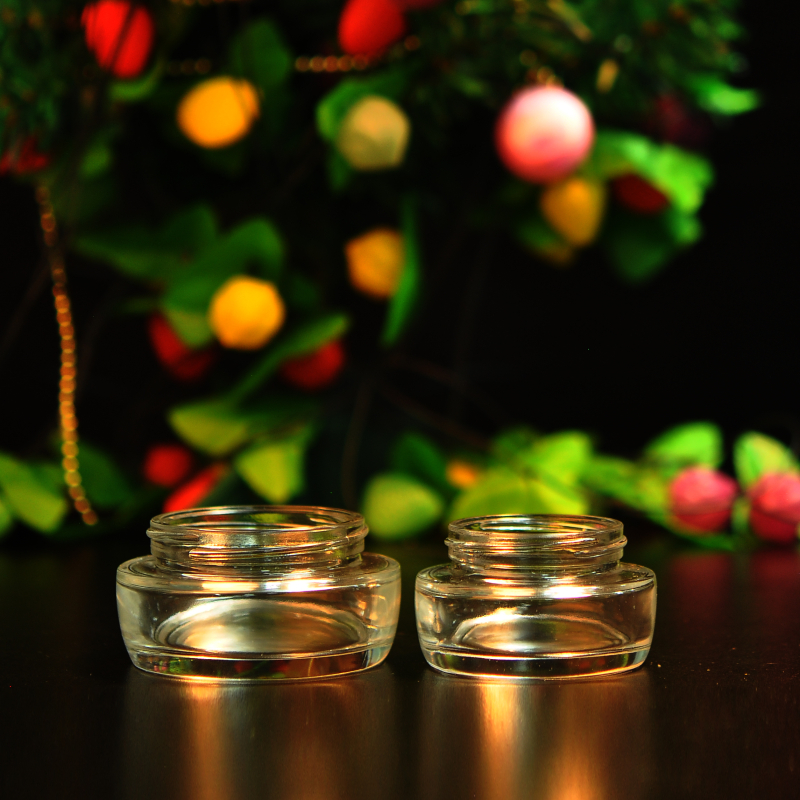 Cosmetic cream bottle