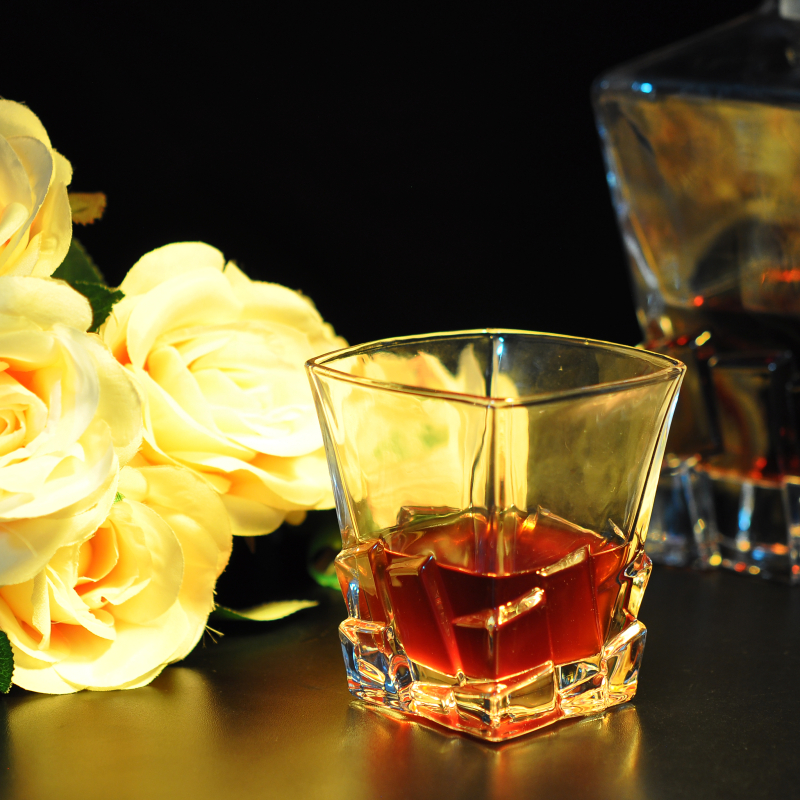 Vaso bajo cuadrado realzado